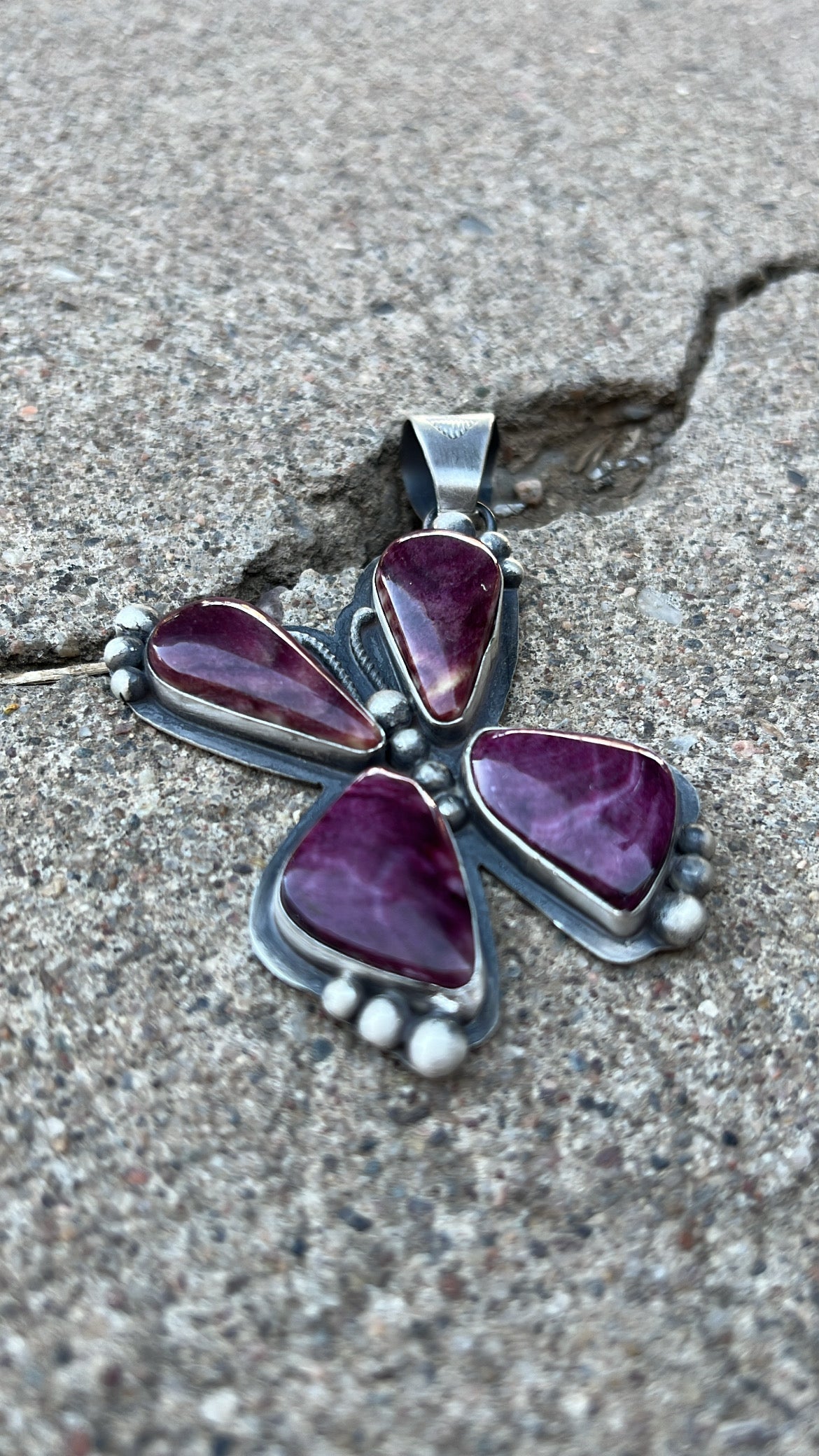 Purple spiny oyster pendent
