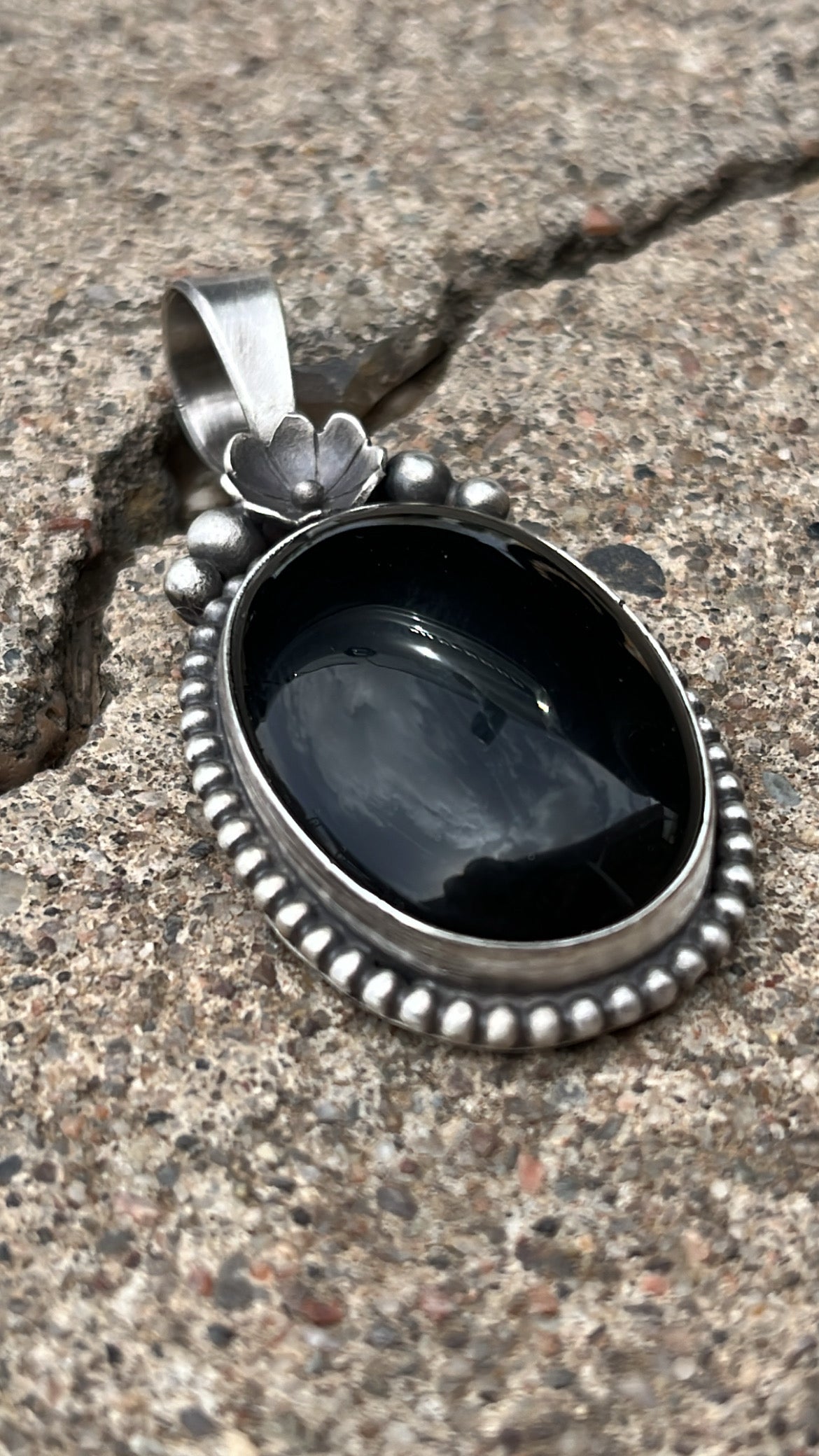 Black onyx pendent