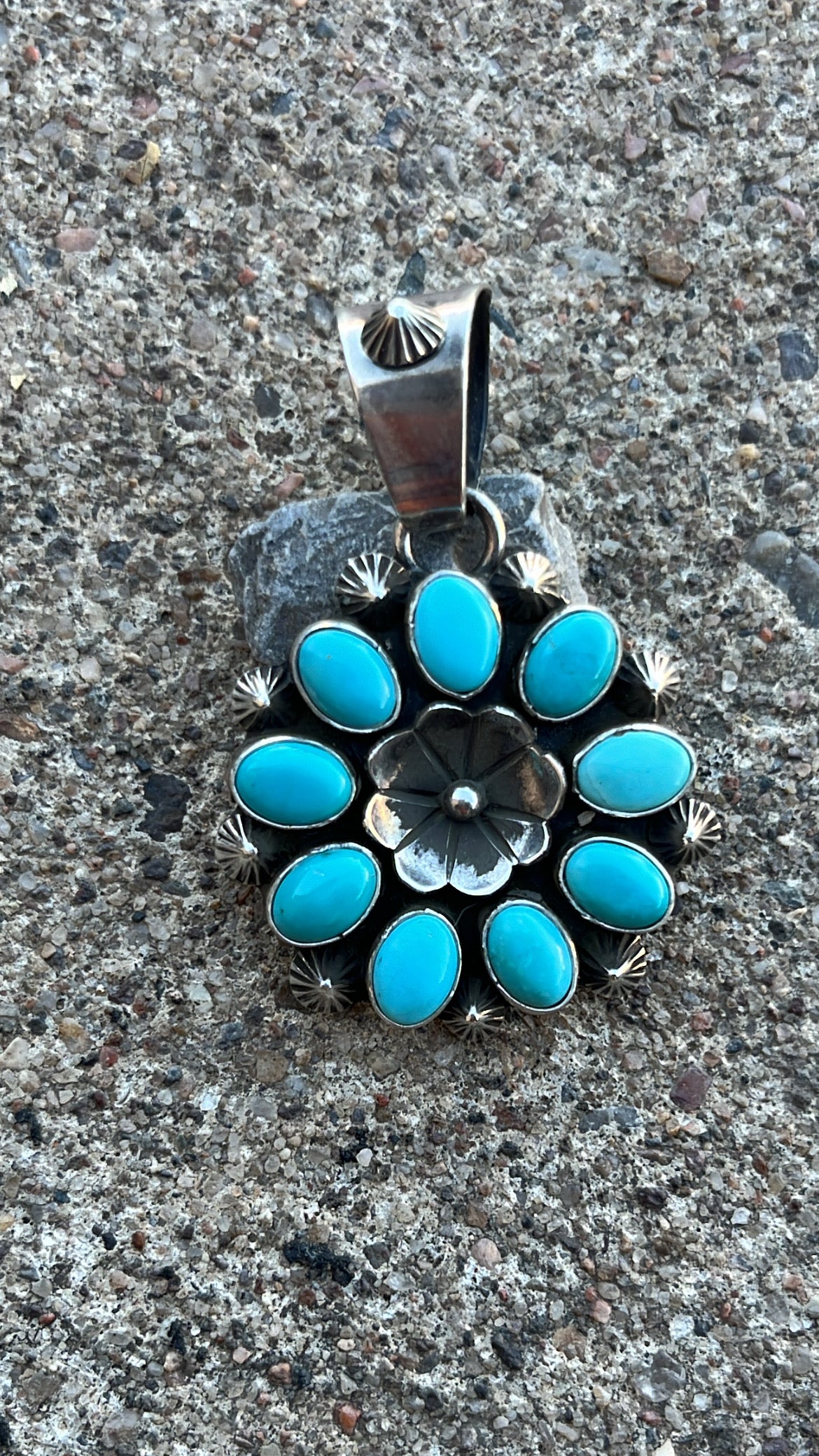 Kingman turquoise flower pendent