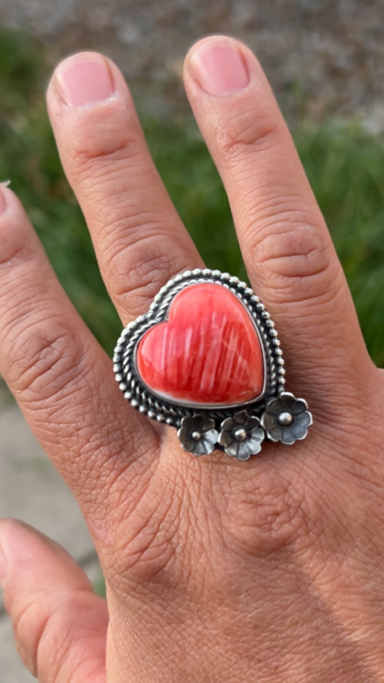 Red spiny oyster ring