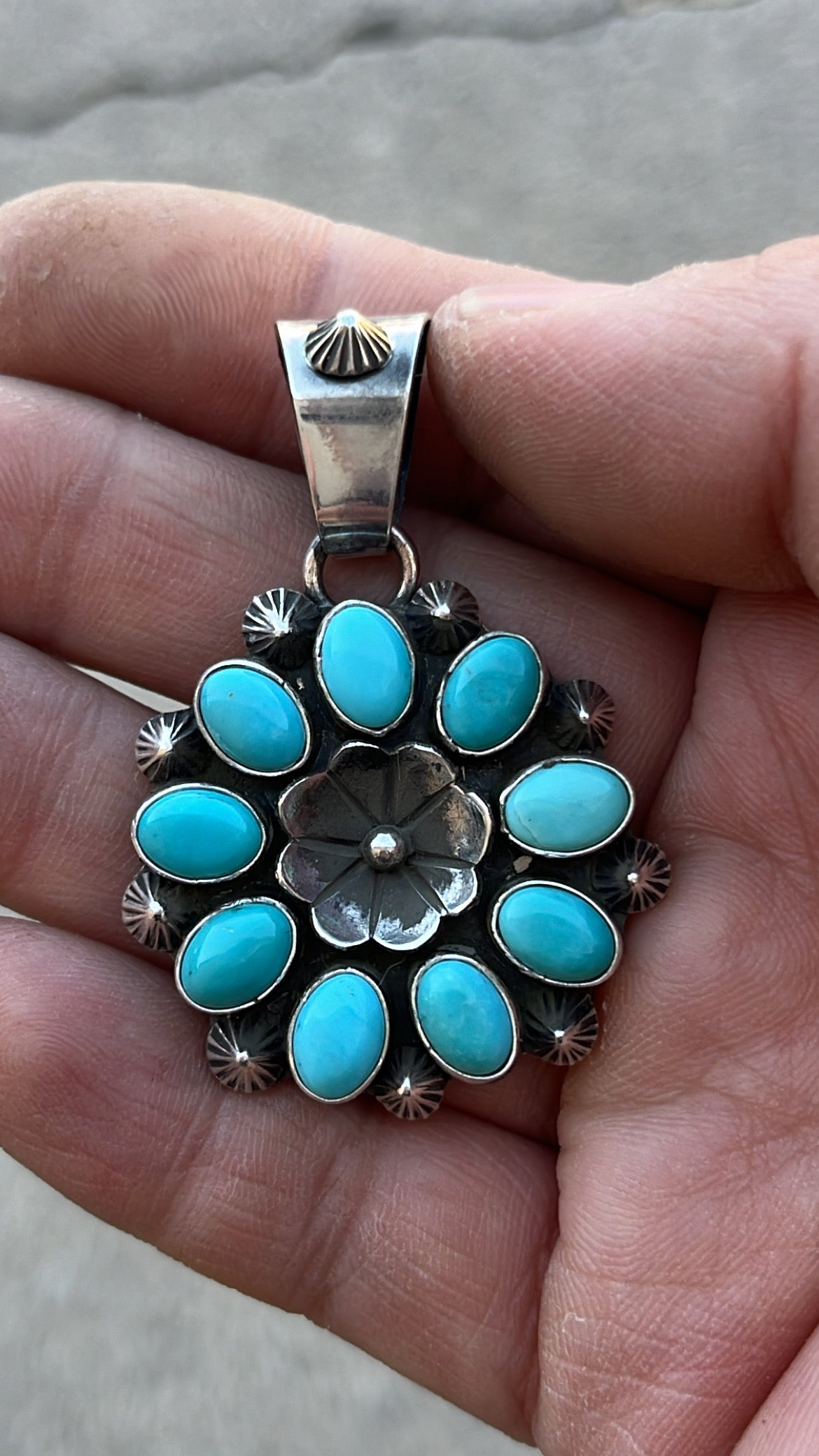 Kingman turquoise flower pendent